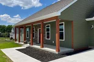 1564 Brooke Park Dr, Circleville, OH 43113 - Photo 2