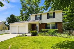 8833 Knighton Ct, Powell, OH 43065 - Photo 2