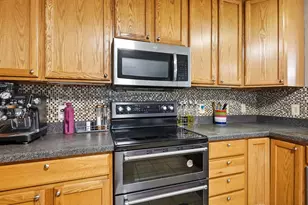 2389 Maple Hedge Way, Columbus, OH 43219 - Photo 10