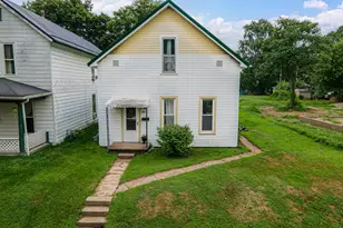 936 S Lawn Ave, Coshocton, OH 43812 - Photo 2