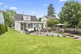 867 S Broadleigh Rd, Columbus, OH 43209 - Photo 4