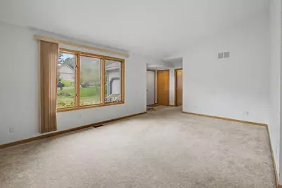 707 Greenbriar Circle, Howard, OH 43028 - Photo 6