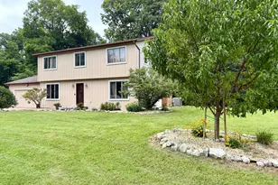 246 Woodview Dr, Chillicothe, OH 45601 - Photo 2