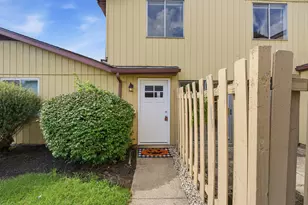 2467 Burgandy Ln, Columbus, OH 43232 - Photo 2