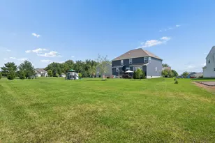 824 Forest Edge Ct, Marysville, OH 43040 - Photo 2