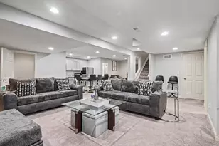 2702 Regaldo Dr, Columbus, OH 43219 - Photo 18