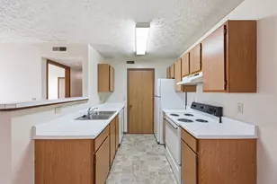 5561 Cedar Spring, Columbus, OH 43228 - Photo 8