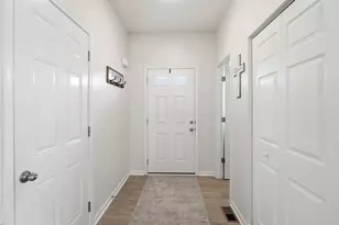 5303 Karst Cir, Ashville, OH 43103 - Photo 4