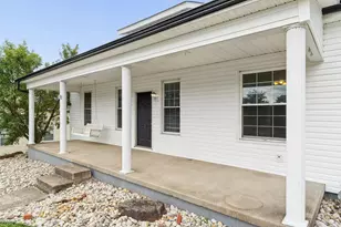 29 S West St, Thornville, OH 43076 - Photo 2
