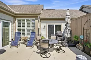 5339 W Sheffield Cir, Zanesville, OH 43701 - Photo 8