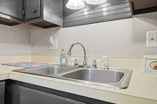 639 Dlyn St, Columbus, OH 43228 - Photo 10