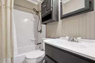 639 Dlyn St, Columbus, OH 43228 - Photo 24