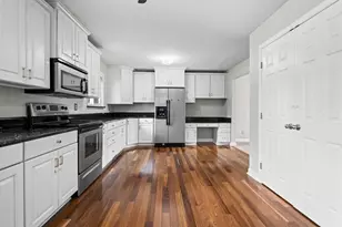 2116 Firestone St, Columbus, OH 43228 - Photo 4