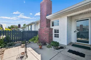8337 Greyhawk Cir, Columbus, OH 43240 - Photo 2