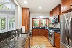 296 Walhalla Rd, Columbus, OH 43202 - Photo 16