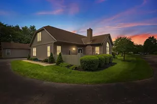 2348 Willowside Ln, Grove City, OH 43123 - Photo 2