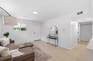 3286 Hilock Pl, Columbus, OH 43207 - Photo 6