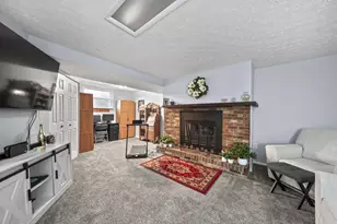 617 Oak Hollow Ct, Columbus, OH 43228 - Photo 22