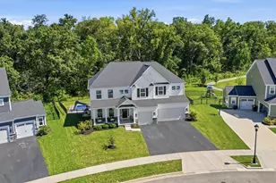 5560 Carlisle Dr, Grove City, OH 43123 - Photo 2