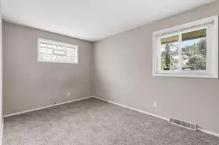 1497 Selkirk Rd, Columbus, OH 43227 - Photo 10