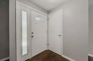 2853 Avati Dr, Columbus, OH 43207 - Photo 8