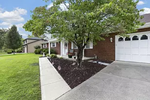 6129 Hickory Lawn Ct, Grove City, OH 43123 - Photo 4