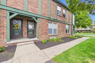 1577 Sandringham Ct, Columbus, OH 43220 - Photo 2