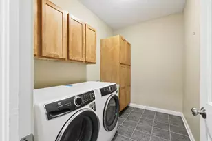 1572 Whitcombe Way, Columbus, OH 43228 - Photo 22