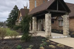 2205 Hedgerow Rd, Columbus, OH 43220 - Photo 6