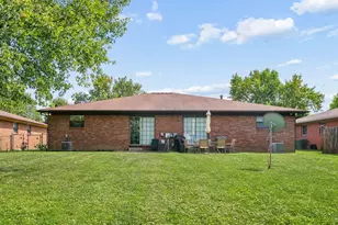 1938-1940 Hampstead Dr, Columbus, OH 43229 - Photo 2
