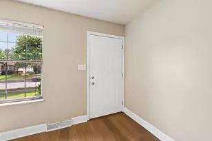 1938-1940 Hampstead Dr, Columbus, OH 43229 - Photo 8