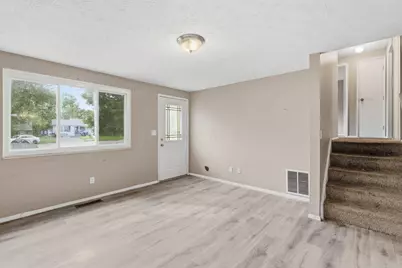3313 Robin Hill Court E, Columbus, OH 43223 - Photo 8