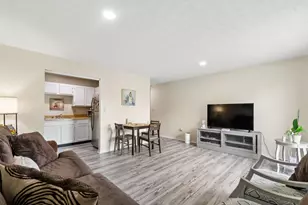 5885 Beechcroft Rd, Columbus, OH 43229 - Photo 6