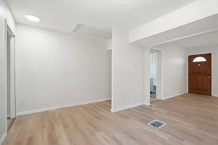 1074 S James Rd, Columbus, OH 43227 - Photo 10