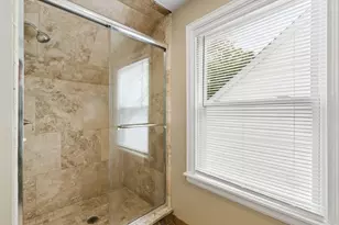 557 E Royal Forest Blvd, Columbus, OH 43214 - Photo 16