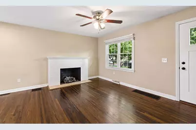 557 E Royal Forest Boulevard, Columbus, OH 43214 - Photo 2