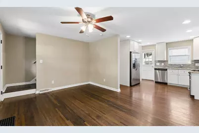557 E Royal Forest Boulevard, Columbus, OH 43214 - Photo 4