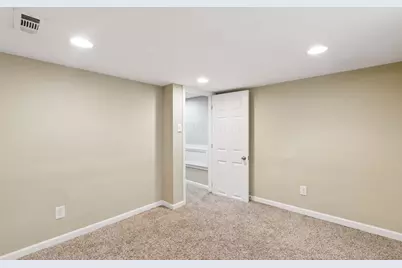 557 E Royal Forest Boulevard, Columbus, OH 43214 - Photo 24