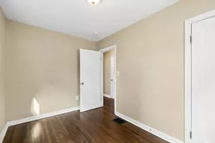 557 E Royal Forest Blvd, Columbus, OH 43214 - Photo 18