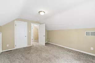 557 E Royal Forest Blvd, Columbus, OH 43214 - Photo 12