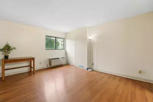 364 W Lane Ave, Columbus, OH 43201 - Photo 2
