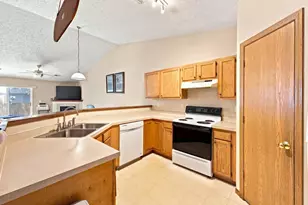 1456 October Ridge Ct, Columbus, OH 43223 - Photo 8