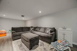 1364 Wick Ct, Columbus, OH 43207 - Photo 16