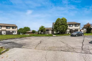 2325 Laurelwood Dr, Columbus, OH 43229 - Photo 34