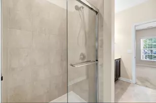5098 Bayonne Ln, Columbus, OH 43221 - Photo 6
