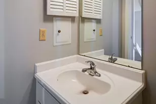 1689 St Albans Ct, Columbus, OH 43220 - Photo 16