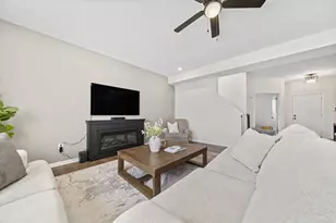 422 Quincy Cir, London, OH 43140 - Photo 8