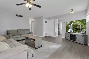 2438 Hanna Dr, Columbus, OH 43211 - Photo 12