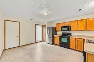 1405 Cedar Rapids Dr, Columbus, OH 43228 - Photo 12