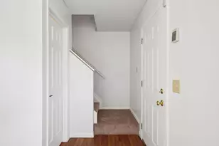 3033 Benchmark Dr, Columbus, OH 43219 - Photo 2